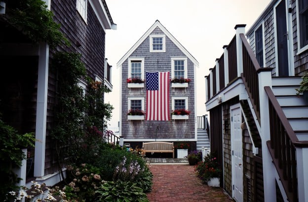 life-of-pix-free-stock-photos-House-beach-USA-flag-flowers-courtyard-Bench